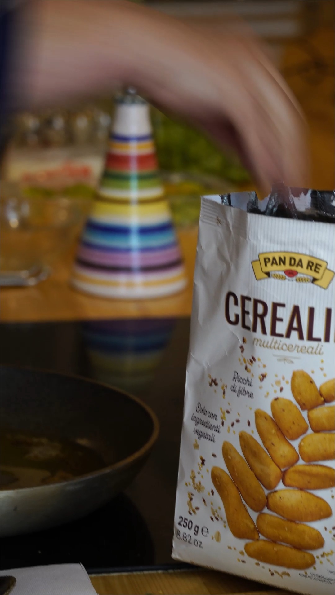 I Cerealini stimolano sempre la nostra creatività. Eccoli trasformati in un gustoso e fragrante crumble, ideale per arricchire e completare dolci freschi, cremosi ed estivi ✨ Provate anche voi a casa questa dolcissima idea!
#PanDaRe #Cerealini